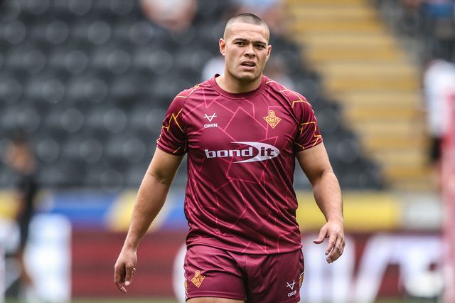 Tui Lolohea of Huddersfield Giants during pre-game warm up during the Betfred Super League round 20 match Hull FC vs Huddersfield Giants at MKM Stadium, Hull, United Kingdom, 26th July 2025

(Photo by Alfie Cosgrove/News Images)