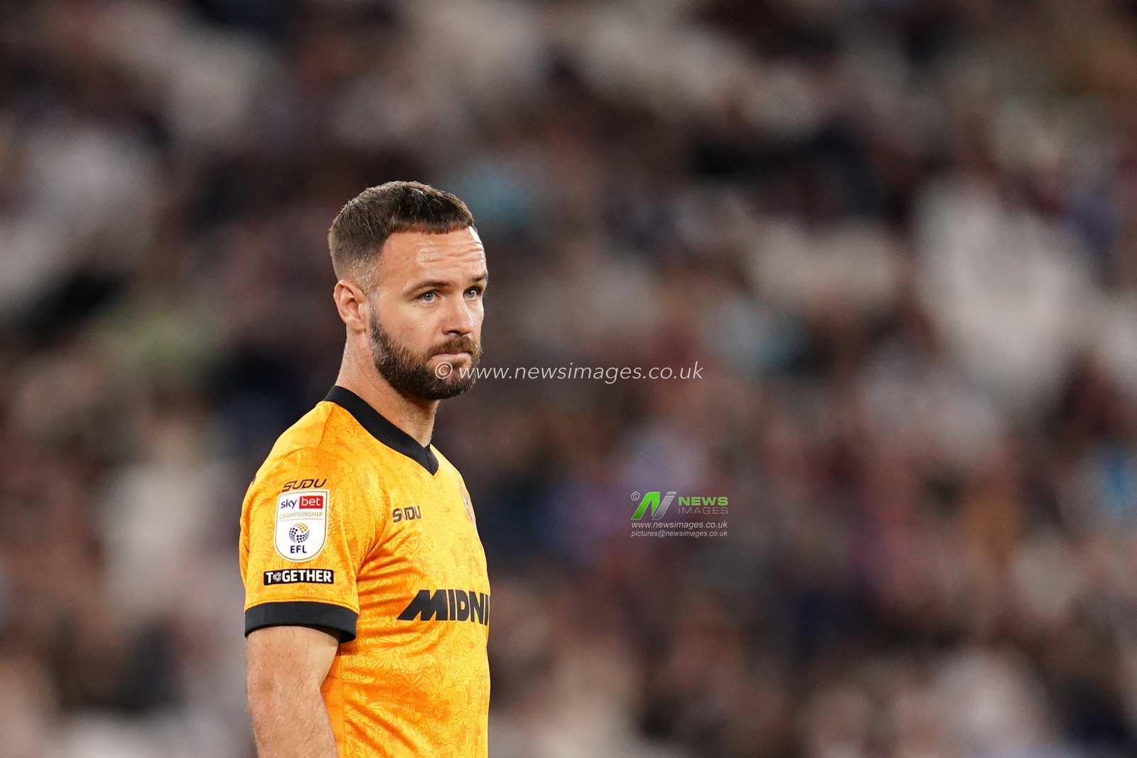 Adam Armstrong of Wolverhampton Wanderers during the Sky Bet Championship match West Ham United vs Wolverhampton Wanderers at London Stadium, London, United Kingdom on 01 September 2026

(Photo by Harvey Murphy/News Images)