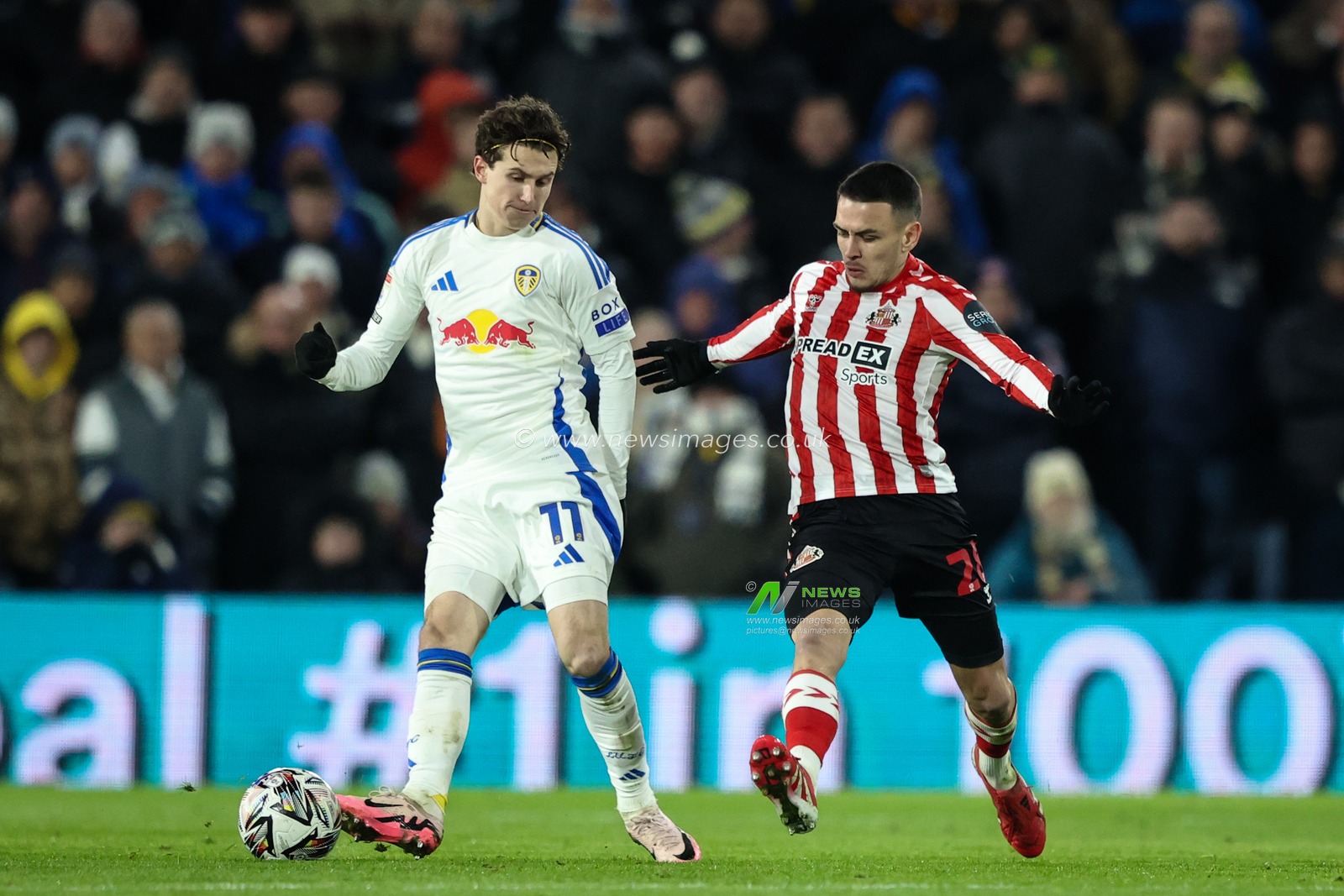Brenden Aaronson of Leeds United holds the ball pressured by Enzo Le FÃ©e of Sunderland during the Sky Bet Championship match Leeds United vs Sunderland at Elland Road, Leeds, United Kingdom, 17th February 2025

(Photo by Alfie Cosgrove/News Images)