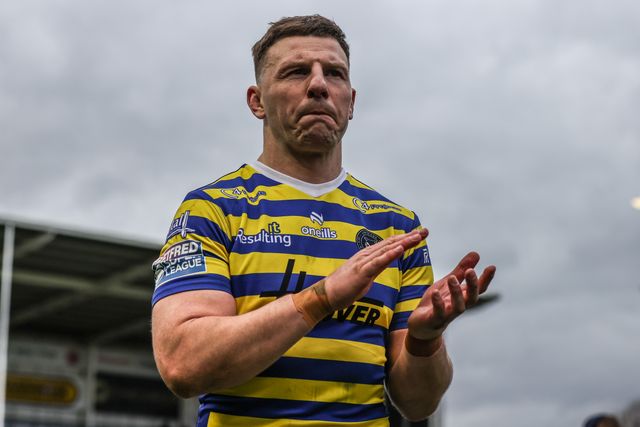George Williams of Warrington Wolves applauds the fans after the game during the Betfred Super League round 7 match Warrington Wolves vs Leigh Leopards at The Halliwell Jones Stadium, Warrington, United Kingdom on 04 April 2026

(Photo by Alfie Cosgrove/News Images)