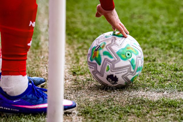 Elliot Anderson of Nottingham Forest places the ball down to take a free kick during the Premier League match Nottingham Forest vs Fulham at City Ground, Nottingham, United Kingdom on 15 March 2026

(Photo by Alfie Cosgrove/News Images)
