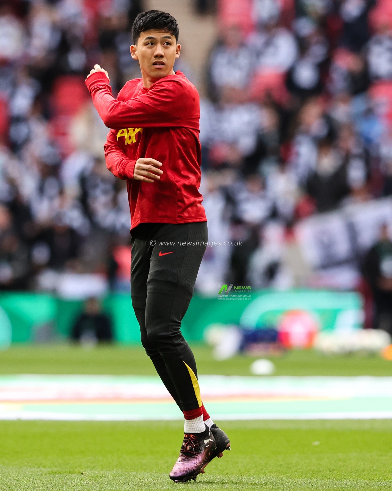 Wataru Endo of Liverpool during the pre-game warm up ahead of the Carabao Cup Final match Liverpool vs Newcastle United at Wembley Stadium , London, United Kingdom, 16th March 2025

(Photo by Alfie Cosgrove/News Images)