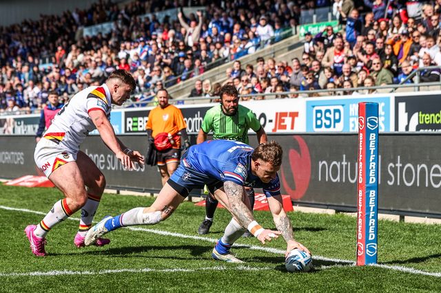 Tom Johnstone of Wakefield Trinity goes over for a try during the Betfred Super League round 8 match Wakefield Trinity vs Bradford Bulls at DIY Kitchens Stadium, Wakefield, United Kingdom on 18 April 2026

(Photo by Alfie Cosgrove/News Images)