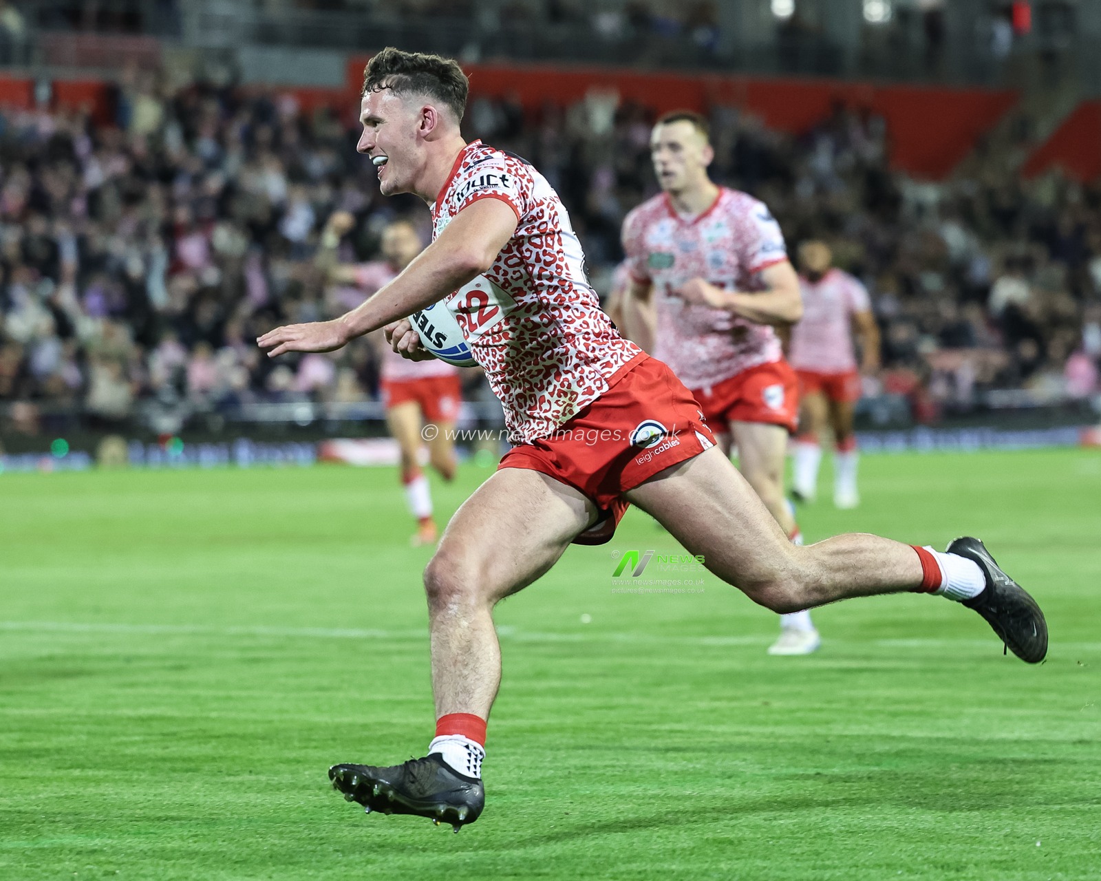 Andrew Badrock of Leigh Leopards goes over for a try during the Betfred Super League Round 26 match Leigh Leopards vs St Helens at Leigh Sports Village, Leigh, United Kingdom, 12th September 2025

(Photo by Mark Cosgrove/News Images)
