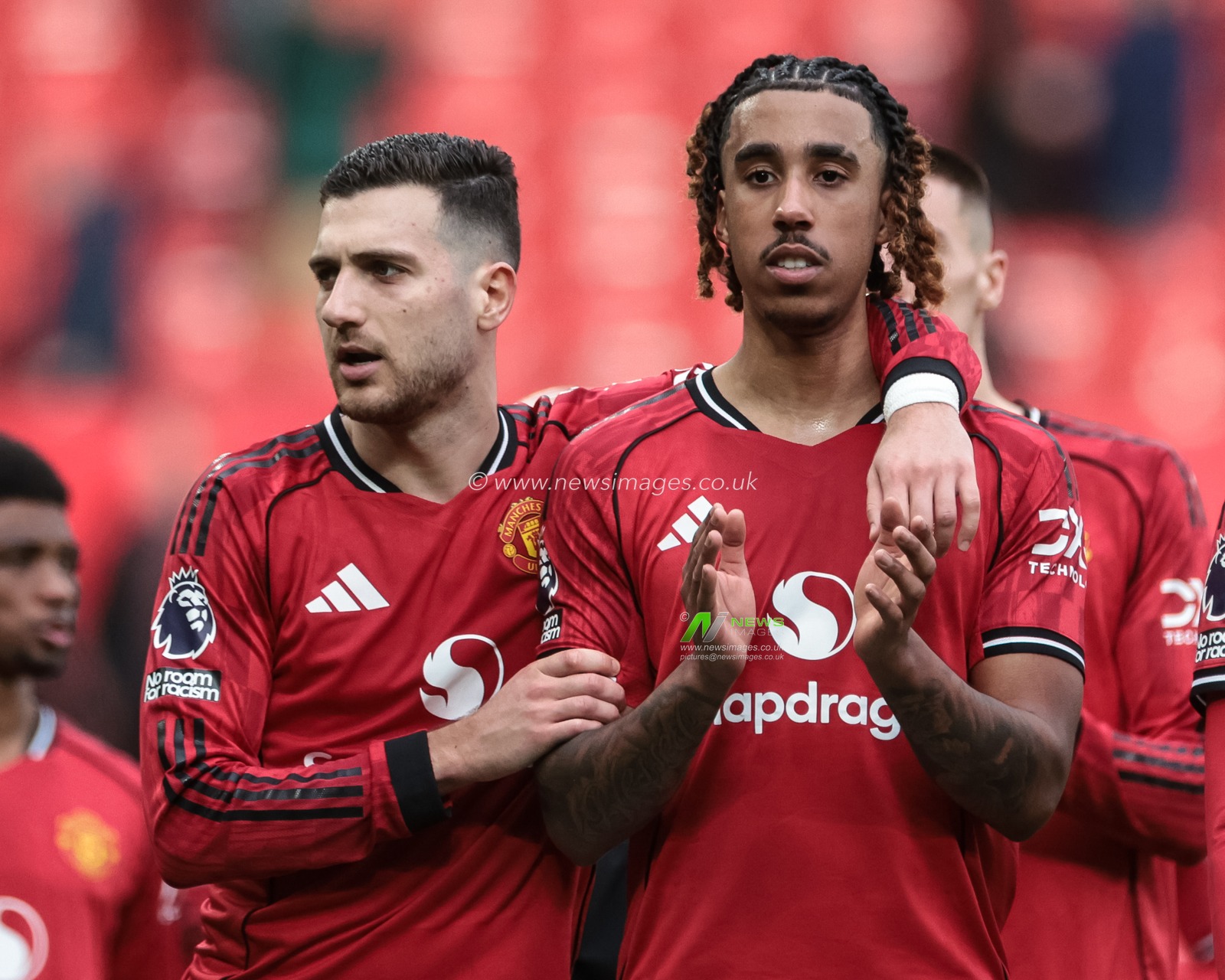 Diogo Dalot of Manchester United and 
Leny Yoro of Manchester United applauds the fans after the final whistle during the Premier League match Manchester United vs Crystal Palace at Old Trafford, Manchester, United Kingdom on 01 March 2026

(Photo by Mark Cosgrove/News Images)