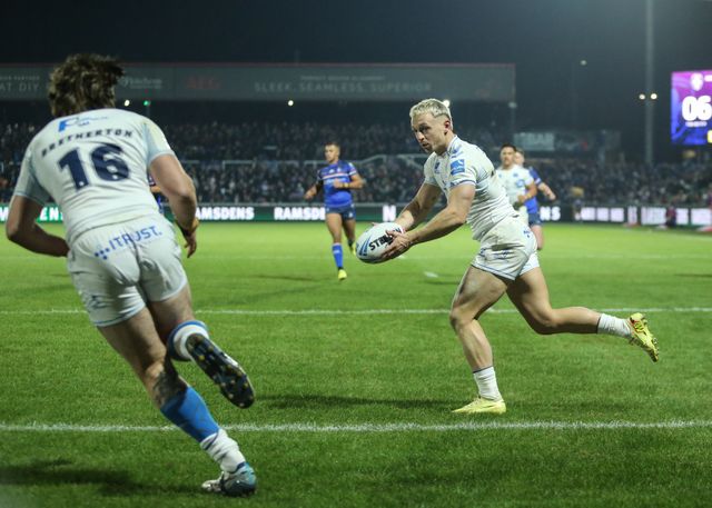 Olly Ashall-Bott of Toulouse Olympique with the ball during the Betfred Super League Round 1 match Wakefield Trinity vs Toulouse Olympique at DIY Kitchens Stadium, Wakefield, United Kingdom on 14 February 2026

(Photo by Richard Bierton/News Images)