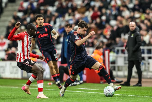 Neco Williams of Nottingham Forest breaks with the ball under pressure from Reinildo Mandava of Sunderland during the Premier League match Sunderland vs Nottingham Forest at Stadium Of Light, Sunderland, United Kingdom on 24 April 2026

(Photo by Alfie Cosgrove/News Images)