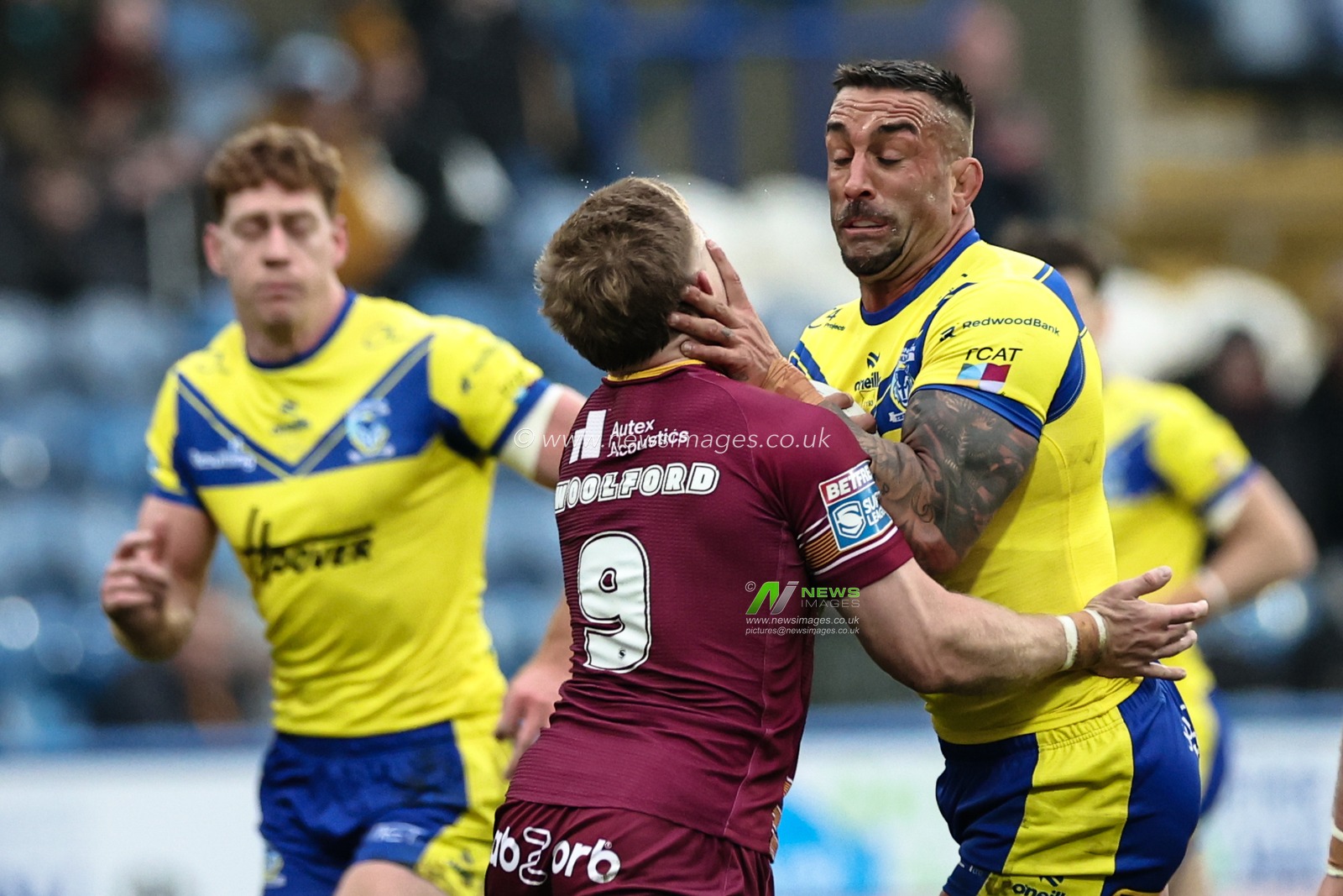 Paul Vaughan of Warrington Wolves hands off Zac Woolford of Huddersfield Giants during the Betfred Super League Round 1 match Huddersfield Giants vs Warrington Wolves at John Smith's Stadium, Huddersfield, United Kingdom, 16th February 2025

(Photo by Mark Cosgrove/News Images)