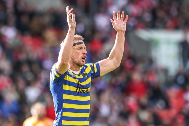 Ben Currie of Warrington Wolves gives team mates instructions during the Betfred Challenge Cup Semi-Finals match Warrington Wolves vs Hull KR at Eco-Power Stadium, Doncaster, United Kingdom on 10 May 2026

(Photo by Alfie Cosgrove/News Images)