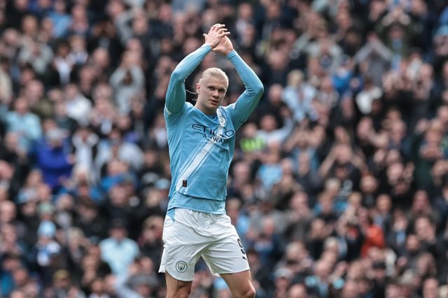 Erling Haaland of Manchester City applauds the fans as he’s subbed off during the Emirates FA Cup Quarter-Final match Manchester City vs Liverpool at Etihad Stadium, Manchester, United Kingdom on 04 April 2026

(Photo by Mark Cosgrove/News Images)