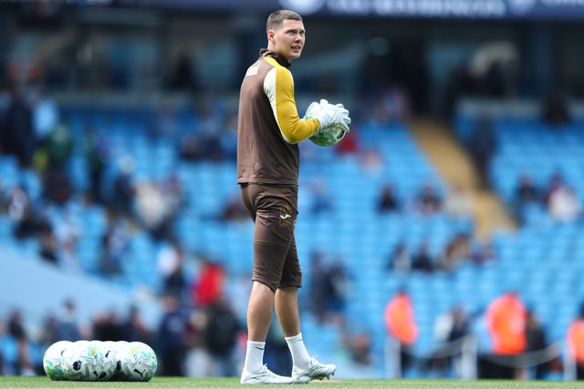 Brentford goalkeeper Hakon Rafn Valdimarsson warms up ahead of the Premier League match Manchester City vs Brentford at The City in the Community Etihad Stadium, Manchester, United Kingdom on 09 May 2026

(Photo by Jorge Horsted/News Images)