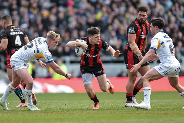 Josh Thewlis of Warrington Wolves breaks with the ball during the Betfred Super League round 6 match Leeds Rhinos vs Warrington Wolves at AMT Headingley Stadium, Leeds, United Kingdom on 29 March 2026

(Photo by Mark Cosgrove/News Images)