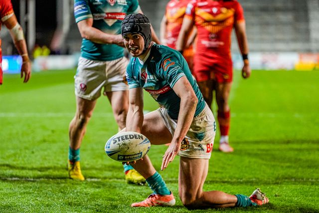 George Whitby of St Helens celebrates his try during the Betfred Challenge Cup Quarter Final match St Helens vs Catalans Dragons at The BrewDog Stadium, St Helens, United Kingdom on 10 April 2026

(Photo by Maynard Manyowa/News Images)