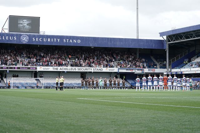 Minute silence ahead of the Pre-season friendly match Queens Park Rangers vs Brentford at Kiyan Prince Foundation Stadium, London, United Kingdom, 2nd August 2025

(Photo by Harvey Murphy/News Images)
