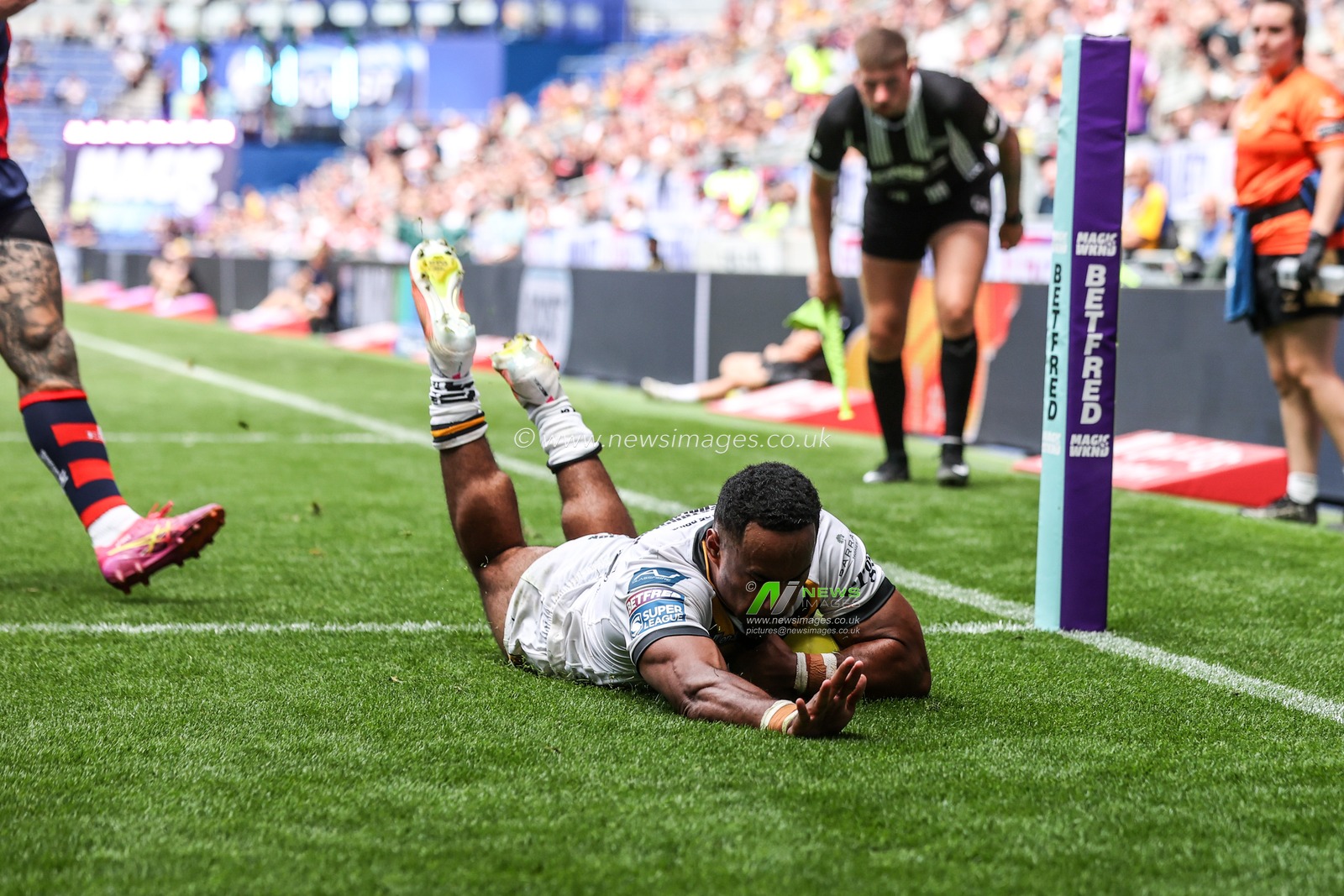 Jason Qareqare of Castleford Tigers goes over for a try during the Betfred Super League Magic Weekend match Wakefield Trinity vs Castleford Tigers at Hill Dickinson Stadium, Liverpool, United Kingdom on 05 July 2026

(Photo by Alfie Cosgrove/News Images)