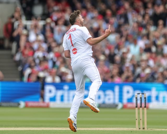 Ollie Robinson of England celebrates his fifth wicket as he takes Matt Henry during the 1st Rothesay Test Match Day 2 match England vs New Zealand at Lords, London, United Kingdom on 05 June 2026

(Photo by Mark Cosgrove/News Images)