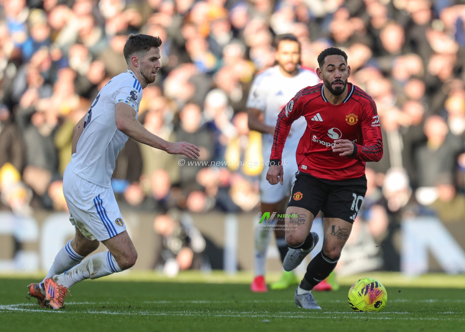 Matheus Cunha of Manchester United in action during the Premier League match Leeds United vs Manchester United at Elland Road, Leeds, United Kingdom, 4th January 2026

(Photo by Richard Bierton/News Images)

*** GER AUT SUI OUT ***