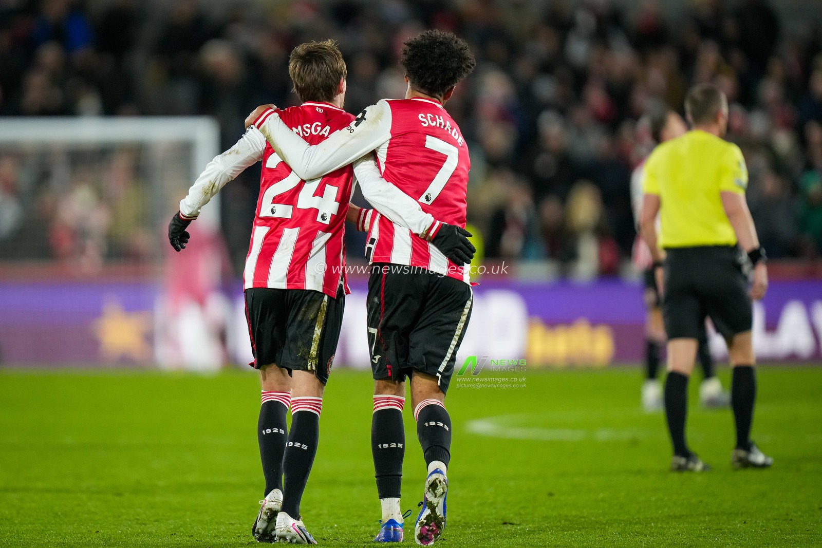 Kevin Schade of Brentford and Mikkel Damsgaard of Brentford run back to the centre circle after Schade’s goal to make it 4-1 during the Premier League match Brentford vs Bournemouth at The Gtech Community Stadium, London, United Kingdom, 27th December 2025

(Photo by Maynard Manyowa/News Images)

*** GER AUT SUI OUT ***