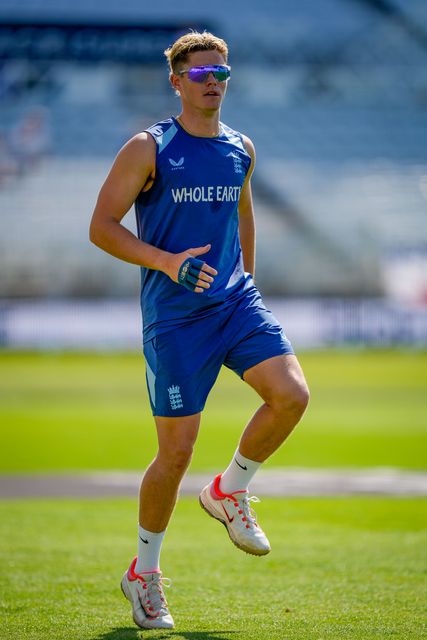 Jacob Bethell of England warms up during the 3rd Rothesay Test Match Day 1 match England vs New Zealand at Trent Bridge, Nottingham, United Kingdom on 25 June 2026

(Photo by Maynard Manyowa/News Images)