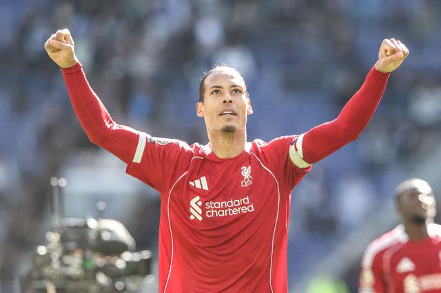 Virgil van Dijk of Liverpool celebrates with the fans after the game during the Premier League match Everton vs Liverpool at Hill Dickinson Stadium, Liverpool, United Kingdom on 19 April 2026

(Photo by Alfie Cosgrove/News Images)
