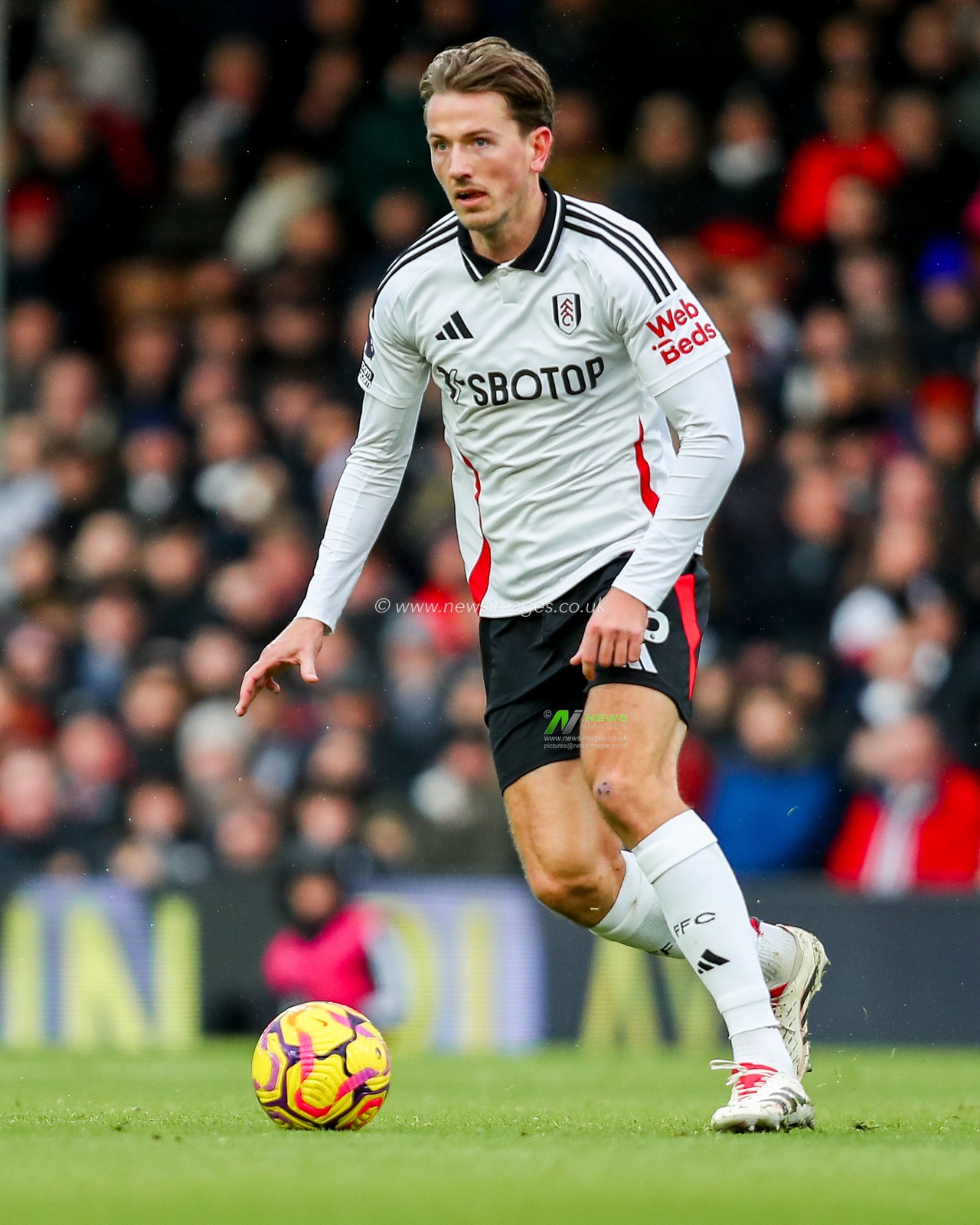 Sander Berge of Fulham runs with the ball during the Premier League match Fulham vs Southampton at Craven Cottage, London, United Kingdom, 22nd December 2024

(Photo by Izzy Poles/News Images)