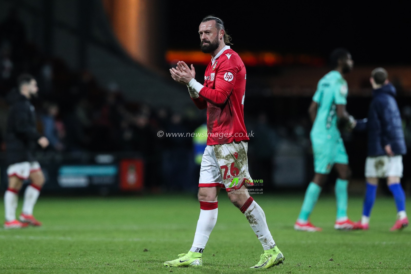 Steven Fletcher of Wrexham applauds the home fans after the Sky Bet League 1 match Wrexham vs Birmingham City at SToK Cae Ras, Wrexham, United Kingdom, 23rd January 2025

(Photo by Gareth Evans/News Images)