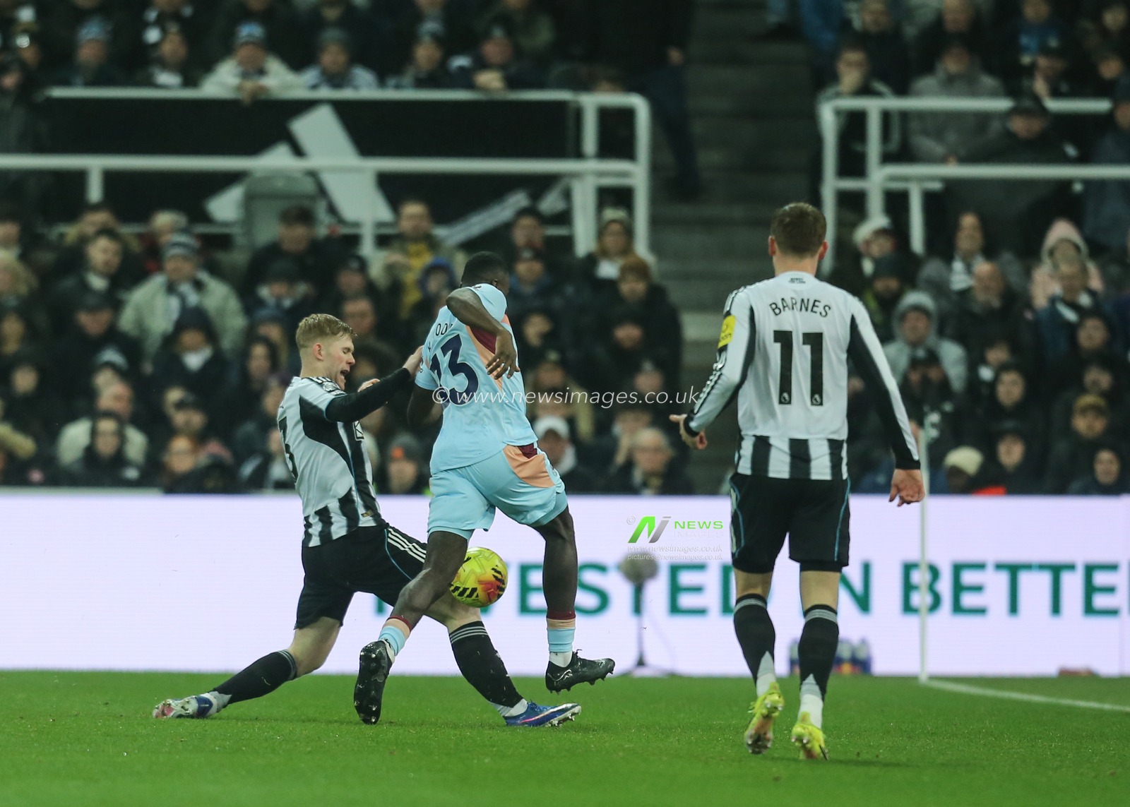 Michael Kayode of Brentford is tackled by Lewis Hall of Newcastle United during the Premier League match Newcastle Untied vs Brentford at St. James's Park, Newcastle, United Kingdom on 07 February 2026

(Photo by Richard Bierton/News Images)