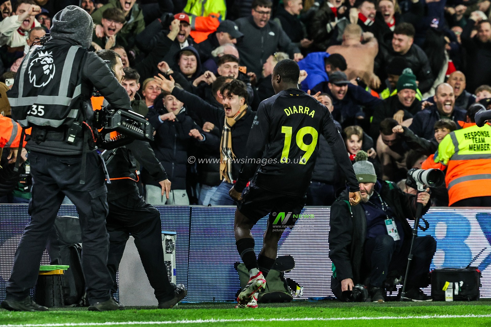 Habib Diarra of Sunderland celebrates his penalty goal to make it 0-1 during the Premier League match Leeds United vs Sunderland at Elland Road, Leeds, United Kingdom on 03 March 2026

(Photo by Mark Cosgrove/News Images)