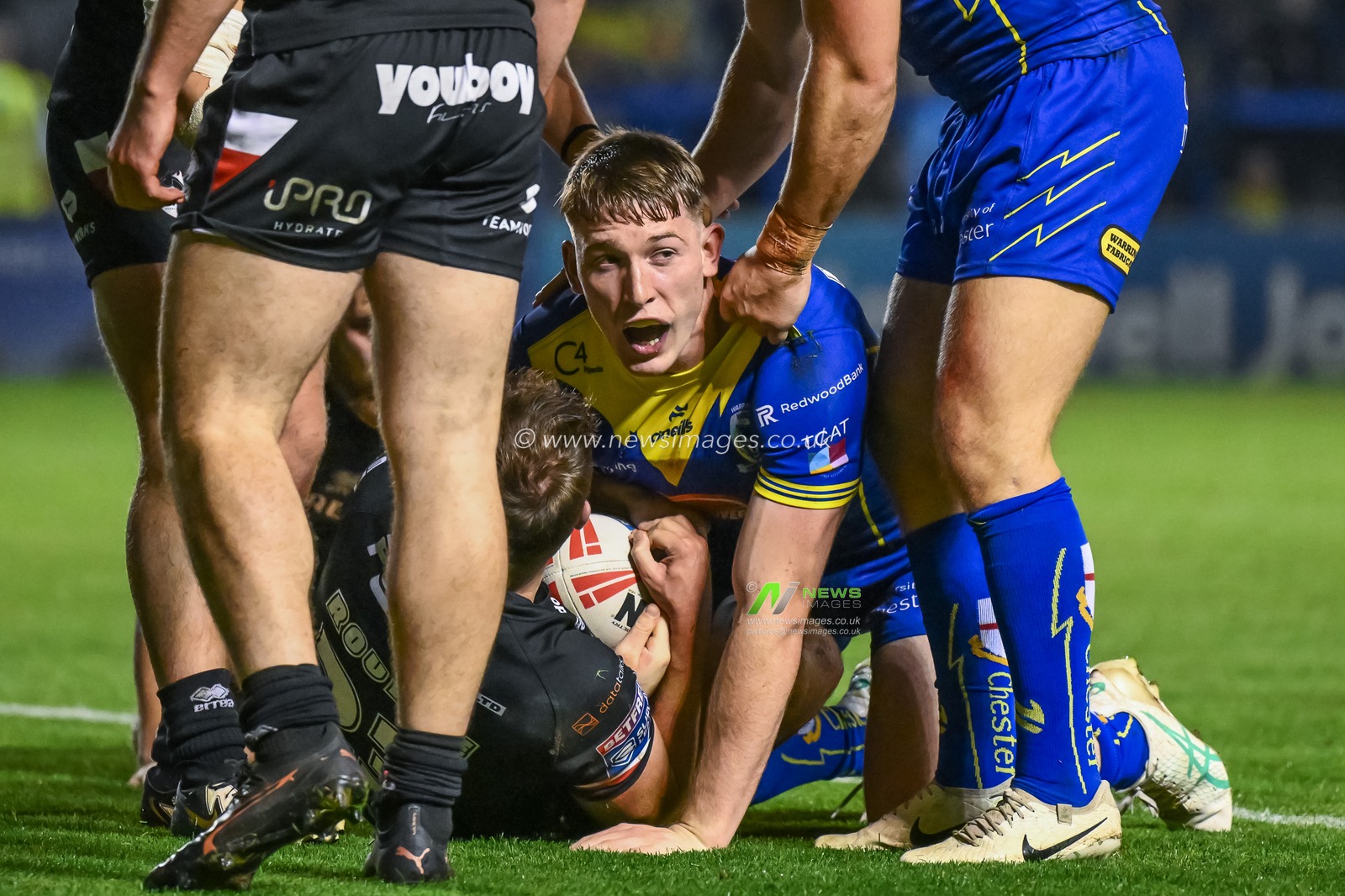 Matty Nicholson of Warrington Wolves celebrates his try during the Betfred Super League Round 27 match Warrington Wolves vs London Broncos at Halliwell Jones Stadium, Warrington, United Kingdom, 20th September 2024

(Photo by Craig Thomas/News Images)