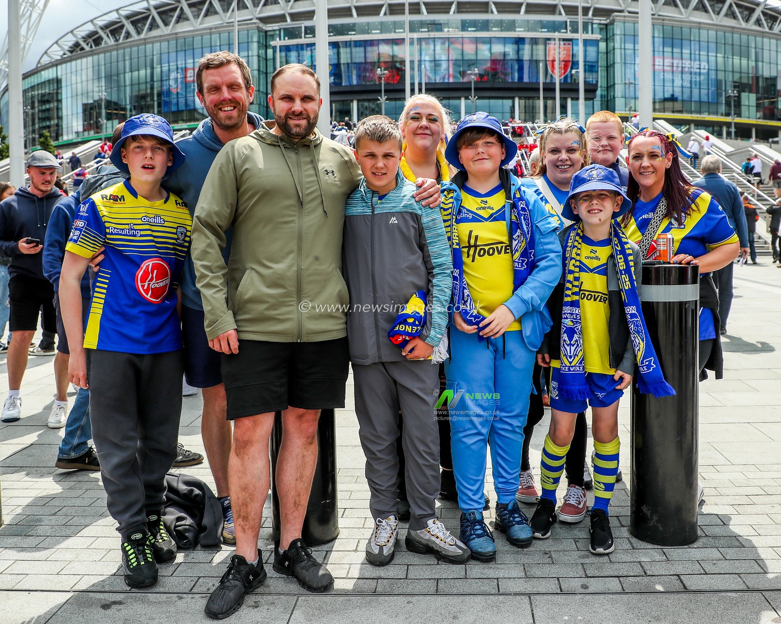 Fans arrive at Wembley Stadium prior to the Betfred Challenge Cup Final Warrington Wolves vs Hull KR at Wembley Stadium, London, United Kingdom, 7th June 2025

(Photo by Izzy Poles/News Images)