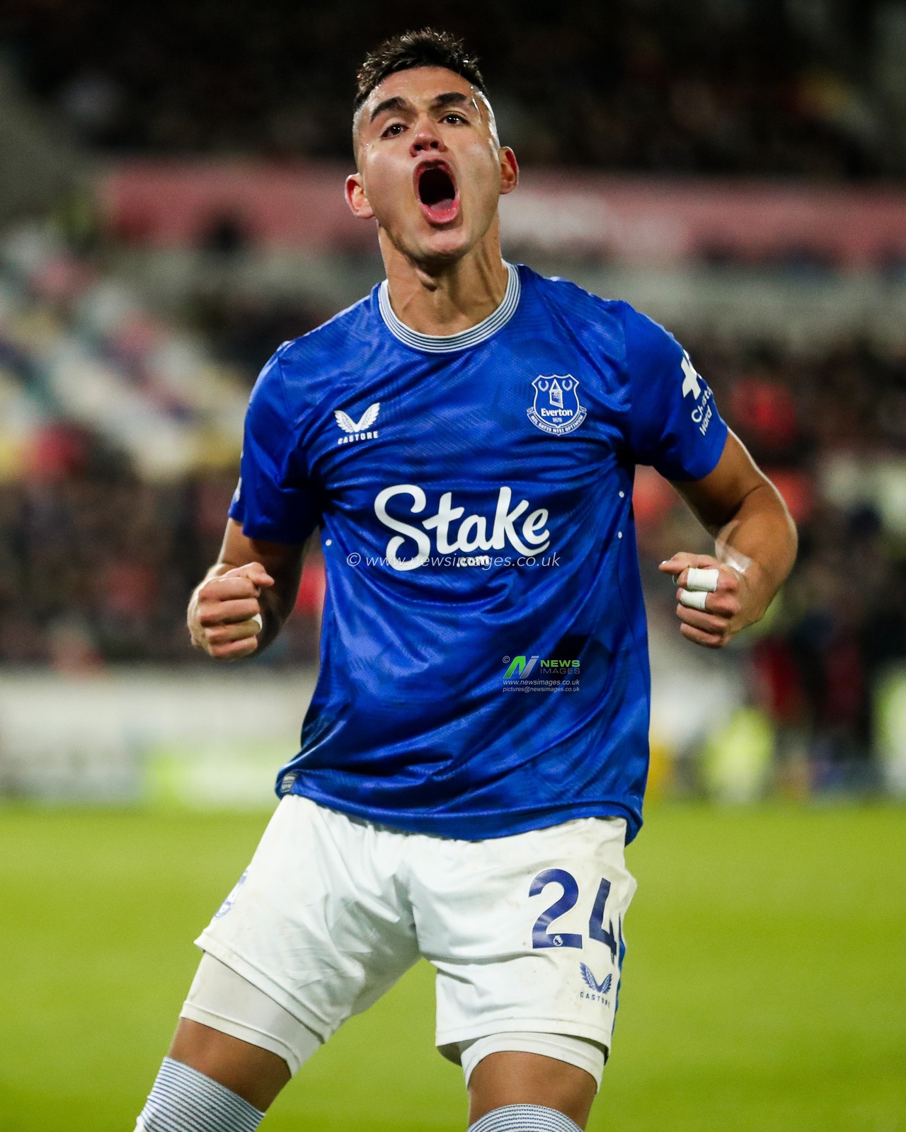 Carlos Alcaraz of Everton celebrates the team's first goal during the Premier League match Brentford vs Everton at The Gtech Community Stadium, London, United Kingdom, 26th February 2025

(Photo by Izzy Poles/News Images)