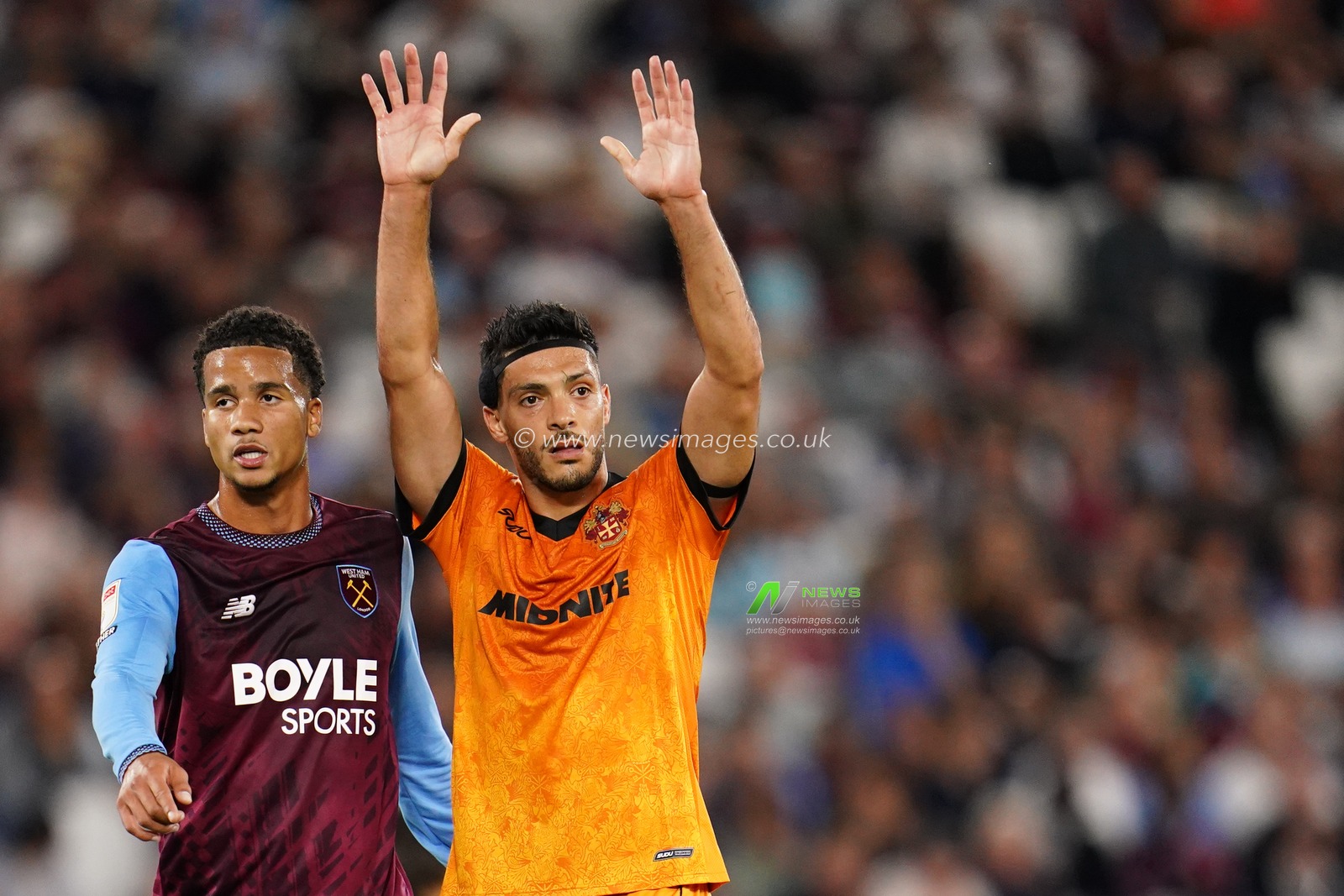 Raul Jimenez of Wolverhampton Wanderers and Divine Mukasa of West Ham United prepare for corner kick during the Sky Bet Championship match West Ham United vs Wolverhampton Wanderers at London Stadium, London, United Kingdom on 01 September 2026

(Photo by Harvey Murphy/News Images)