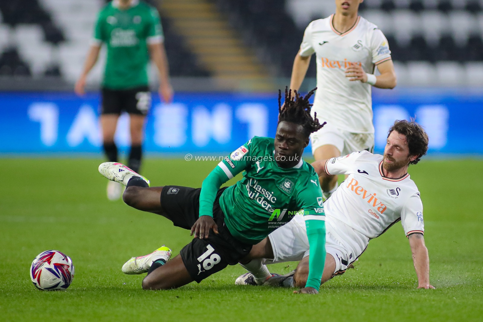 Joe Allen of Swansea City tackles Darko Gyabi of Plymouth Argyle during the Sky Bet Championship match Swansea City vs Plymouth Argyle at Swansea.com Stadium, Swansea, United Kingdom, 9th April 2025

(Photo by Andrew Lewis/News Images)
