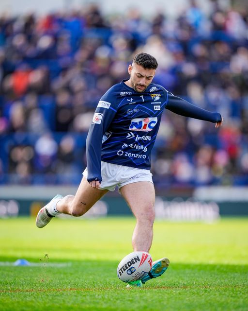 Jake Connor of Leeds Rhinos prepares to take a kick in the pre-game warm up during the Betfred Super League round 1 match Leeds Rhinos vs Warrington Wolves at AMT Headingley Stadium, Leeds, United Kingdom on 29 March 2026

(Photo by Maynard Manyowa/News Images)