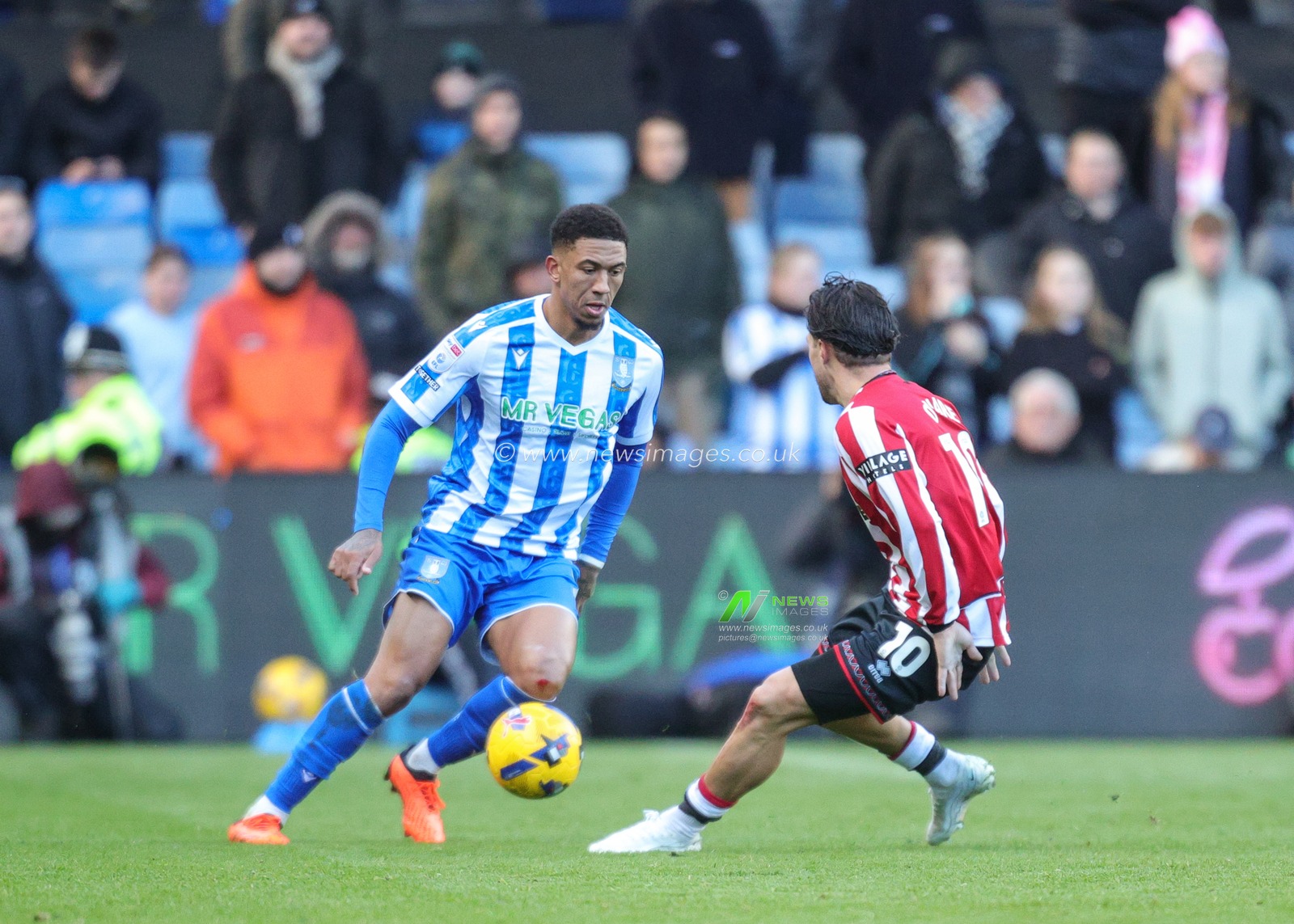 Liam Palmer of Sheffield Wednesday in action during the Sky Bet Championship match Sheffield Wednesday vs Sheffield United at Hillsborough, Sheffield, United Kingdom, 23rd November 2025

(Photo by Richard Bierton/News Images)

*** GER AUT SUI OUT ***