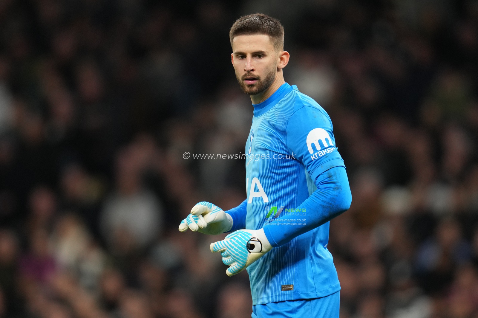 Guglielmo Vicario of Tottenham Hotspur during the UEFA Champions League Matchday 6 of 8 Tottenham Hotspur vs Slavia Prague at Tottenham Hotspur Stadium, London, United Kingdom, 9th December 2025

(Photo by Harvey Murphy/News Images)

*** GER AUT SUI OUT ***