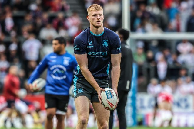 Harvey Barron of Hull FC in the pre-game warm up during the Betfred Super League round 23 match St Helens vs Hull FC at Totally Wicked Stadium, St Helens, United Kingdom, 22nd August 2025

(Photo by Alfie Cosgrove/News Images)