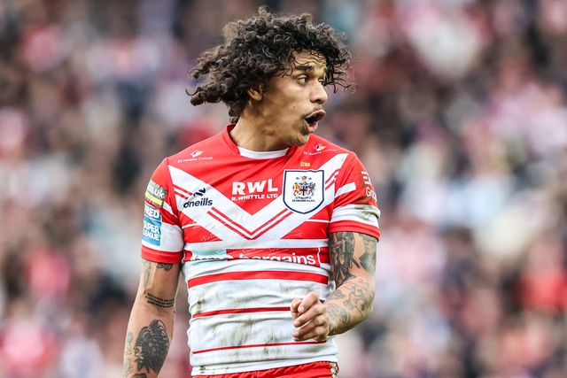 Tristan Sailor of St Helens gives team mates instructions during the Betfred Super League round 7 match St Helens vs Wigan Warriors at The BrewDog Stadium, St Helens, United Kingdom on 03 April 2026

(Photo by Alfie Cosgrove/News Images)