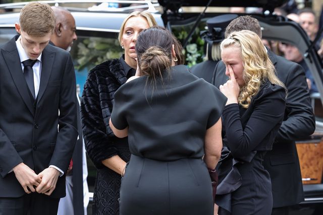 Ricky Hatton family mourn as his coffin arrives during Ricky Hatton' Funeral at Manchester Cathedral, Manchester, United Kingdom, 10th October 2025

(Photo by Mark Cosgrove/News Images)
