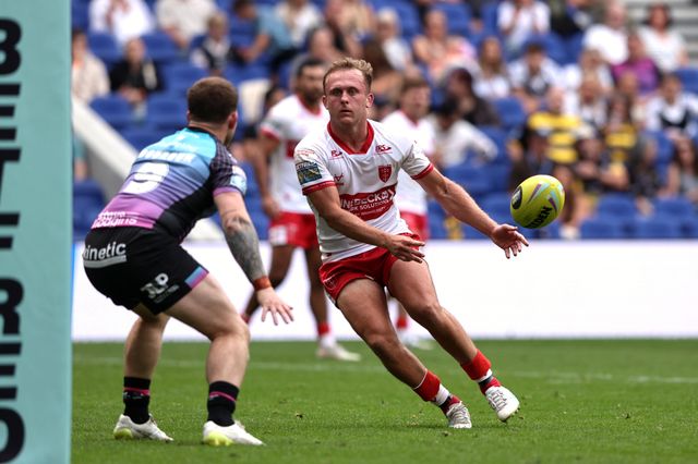 Jez Litten of Hull KR passes the ball during the Betfred Super League Magic Weekend match Hull KR vs Hull FC at Hill Dickinson Stadium, Liverpool, United Kingdom on 04 July 2026

(Photo by Alfie Cosgrove/News Images)