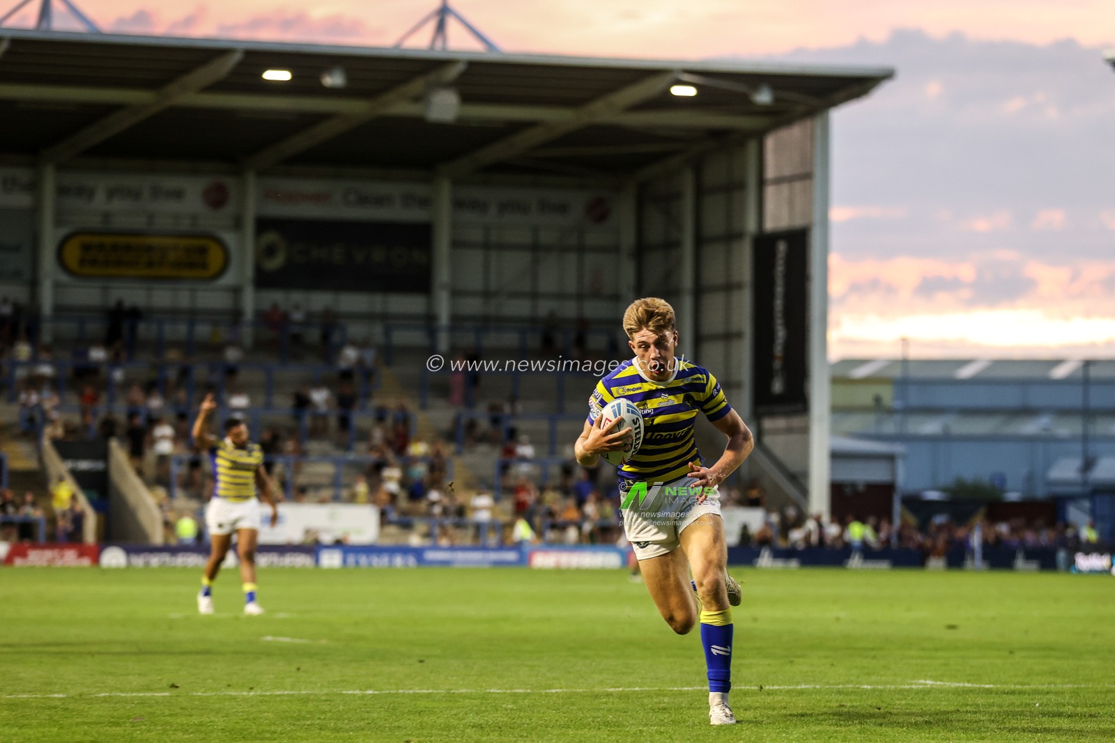 Ewan Irwin of Warrington Wolves goes over for a try during the Betfred Super League round 23 match Warrington Wolves vs York Knights at The Halliwell Jones Stadium, Warrington, United Kingdom on 13 August 2026

(Photo by Alfie Cosgrove/News Images)