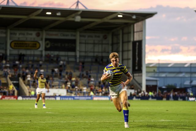 Ewan Irwin of Warrington Wolves goes over for a try during the Betfred Super League round 23 match Warrington Wolves vs York Knights at The Halliwell Jones Stadium, Warrington, United Kingdom on 13 August 2026

(Photo by Alfie Cosgrove/News Images)