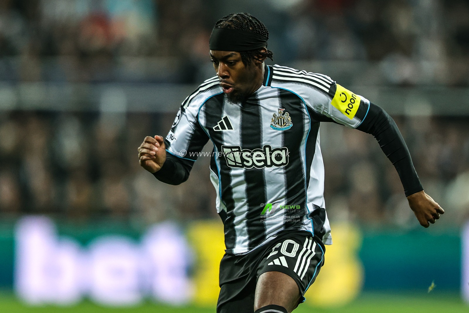 Anthony Elanga of Newcastle United during the UEFA Champions League Matchday 4 of 8 Newcastle United vs Athletic Club at St. James's Park, Newcastle, United Kingdom, 5th November 2025

(Photo by Alfie Cosgrove/News Images)

*** GER AUT SUI OUT ***