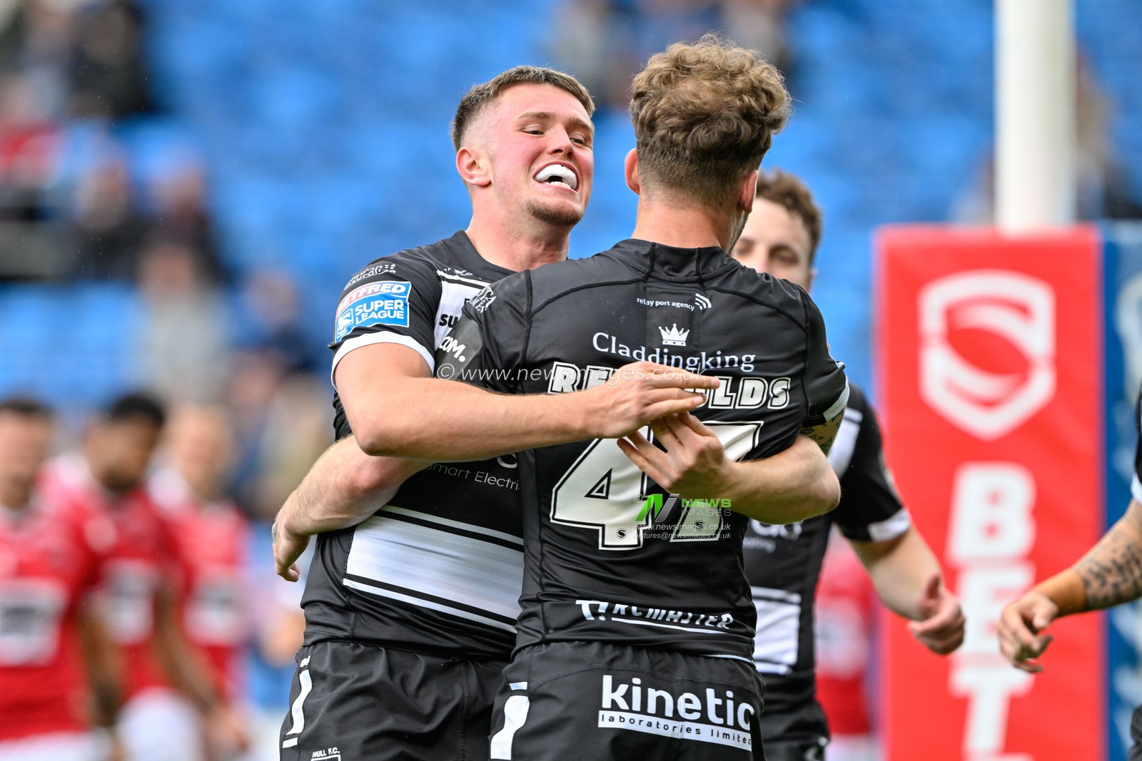 Ben Reynolds of Hull FC celebrates his try to make it 4-4 during the Betfred Super League Round 16 match Salford Red Devils vs Hull FC at Salford Community Stadium, Eccles, United Kingdom, 7th July 2024

(Photo by Cody Froggatt/News Images)