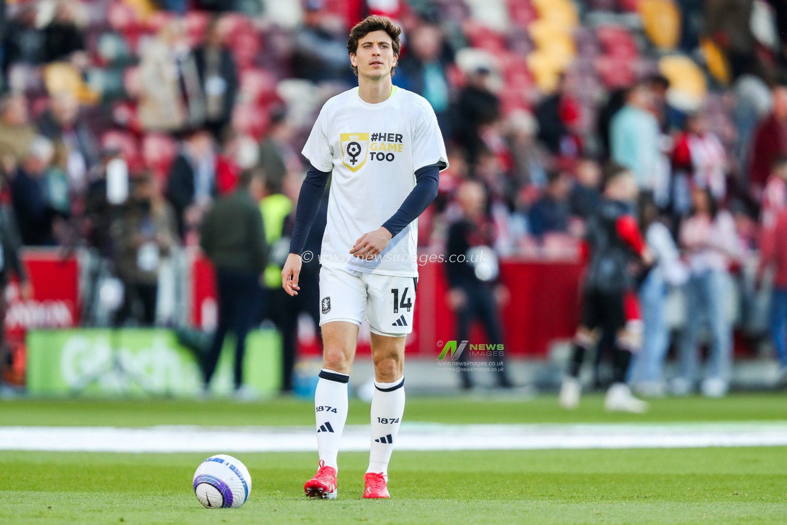 Pau Torres of Aston Villa warms up prior to the Premier League match Brentford vs Aston Villa at The Gtech Community Stadium, London, United Kingdom, 8th March 2025

(Photo by Izzy Poles/News Images)