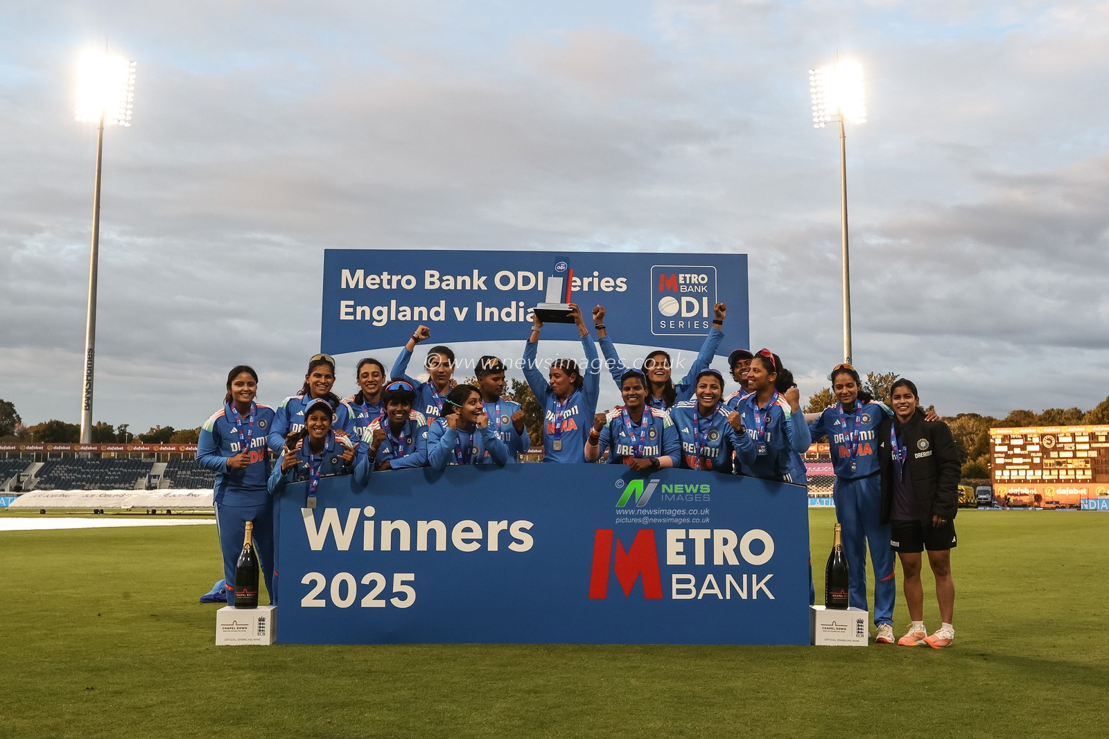 India lift the Metro Bank One Day International trophy during the 3rd Metro Bank One Day International England Women vs India Women at Banks Homes Riverside Stadium, Chester-le-street, United Kingdom, 22nd July 2025

(Photo by Alfie Cosgrove/News Images)