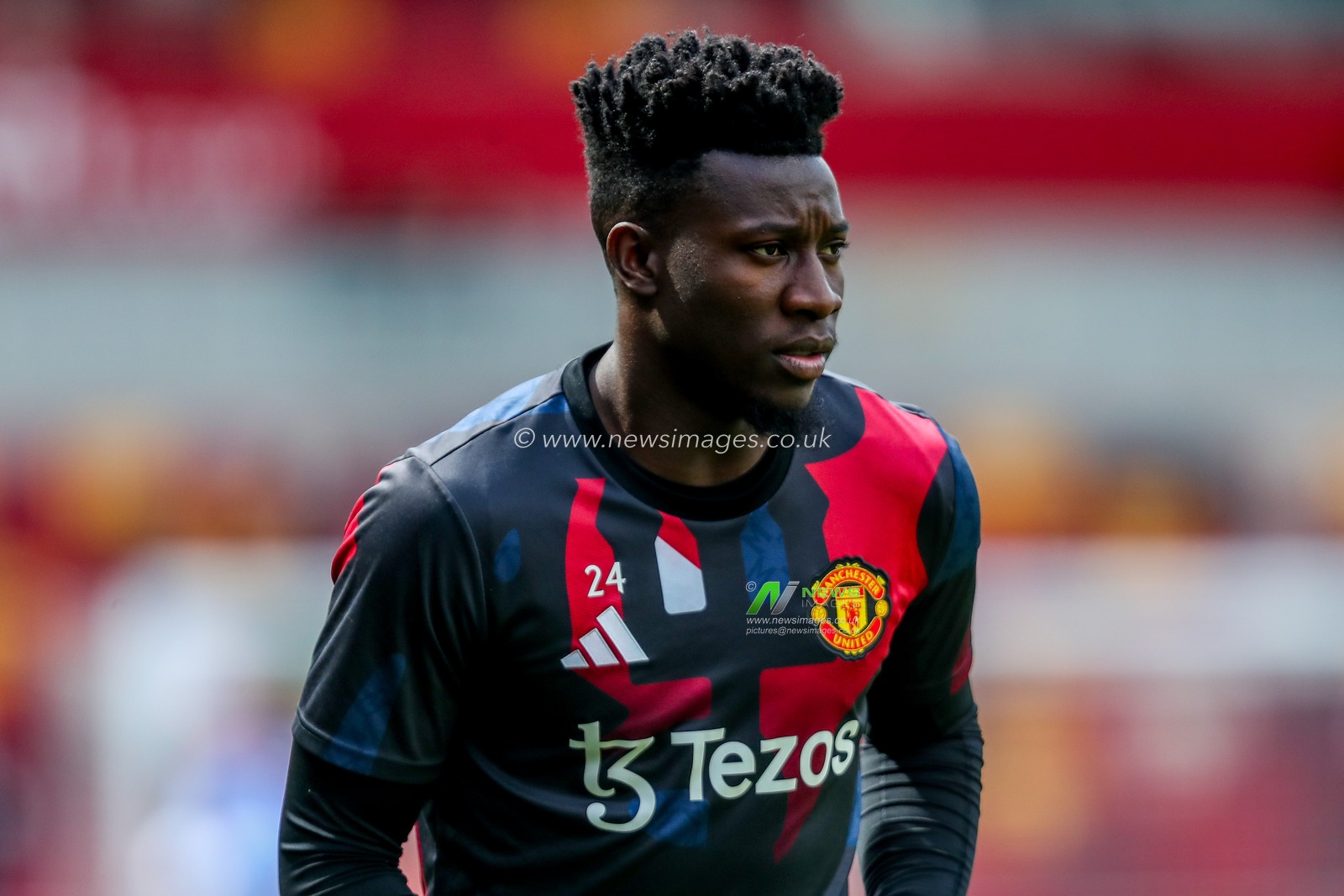 Andre Onana of Manchester United warms up prior to the Premier League match Brentford vs Manchester United at The Gtech Community Stadium, London, United Kingdom, 4th May 2025

(Photo by Izzy Poles/News Images)