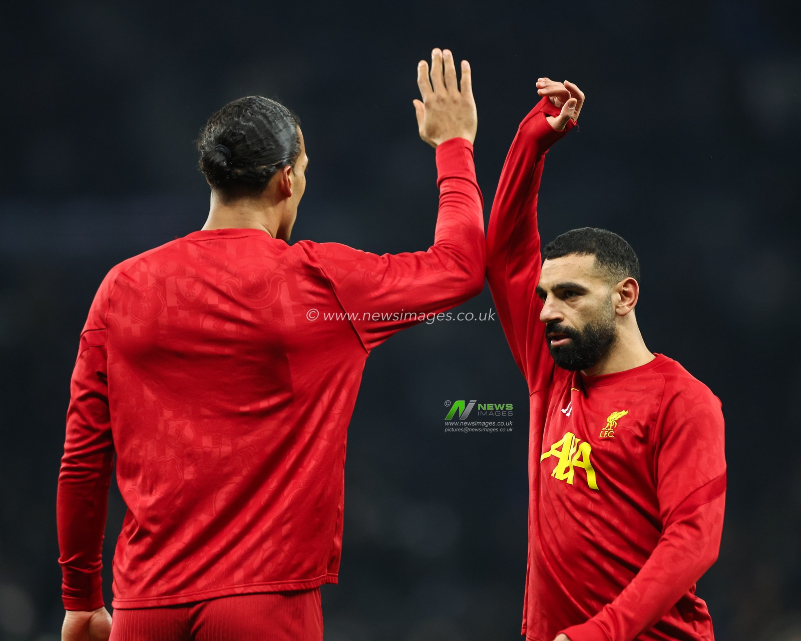 Mohamed Salah and Virgil van Dijk of Liverpool during the pre-game warmup ahead of the Carabao Cup Semi-Finals First Leg Tottenham Hotspur vs Liverpool at Tottenham Hotspur Stadium, London, United Kingdom, 8th January 2025

(Photo by Mark Cosgrove/News Images)