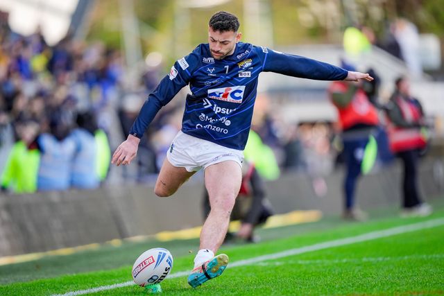 Jake Connor of Leeds Rhinos prepares to take a kick in the pre-game warm up during the Betfred Super League round 1 match Leeds Rhinos vs Warrington Wolves at AMT Headingley Stadium, Leeds, United Kingdom on 29 March 2026

(Photo by Maynard Manyowa/News Images)