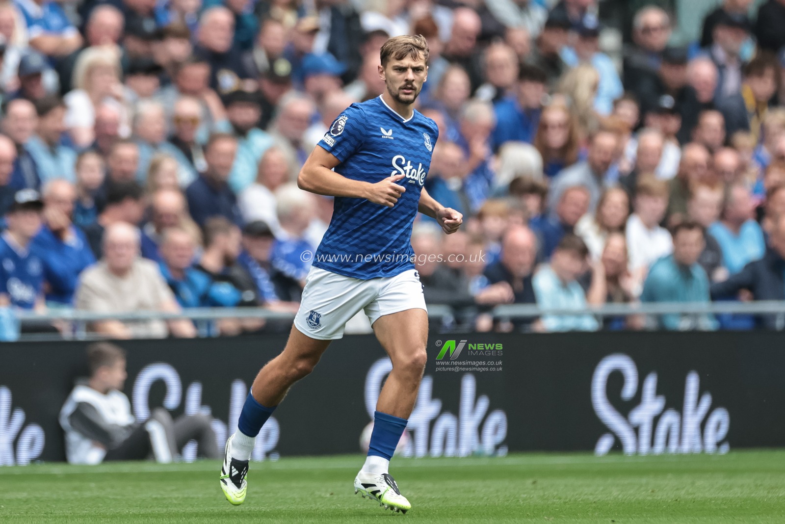 Kiernan Dewsbury-Hall of Everton during the Pre-season friendly match Everton vs A.S. Roma at Hill Dickinson Stadium, Liverpool, United Kingdom, 9th August 2025

(Photo by Mark Cosgrove/News Images)
